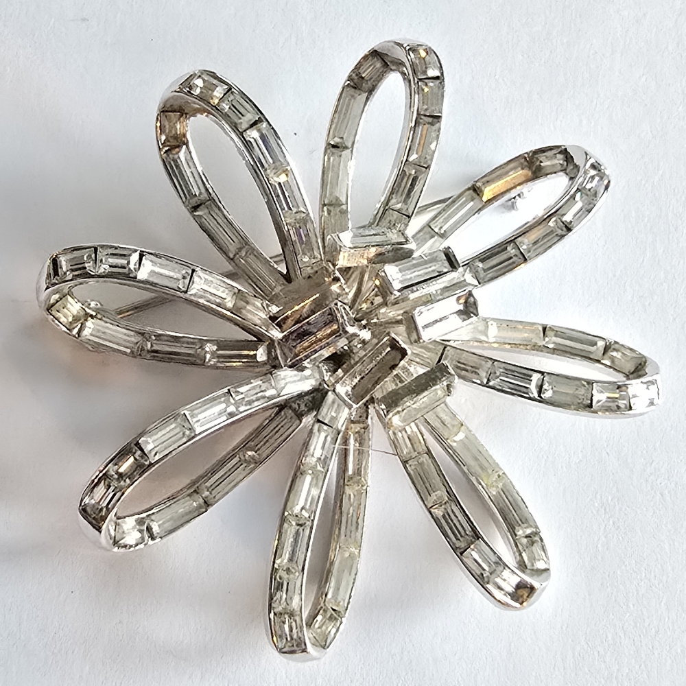 Vintage Trifari brooch Place Vendome Alfred Philippe silver tone loops looped